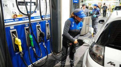 YPF anunci� que baja el precio de la nafta