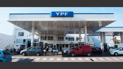 Se viene una rebaja del 4% en el precio de las naftas