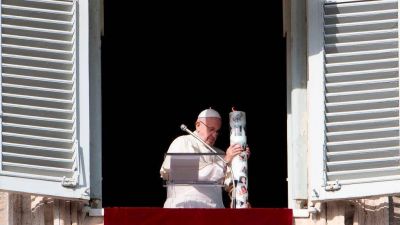 El Papa enciende un cirio por Siria: �Que Dios perdona a quien hace la guerra�