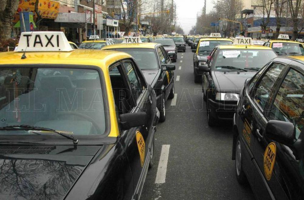 Taxis: dieron el primer aval para subir la bajada de bandera a $52,50