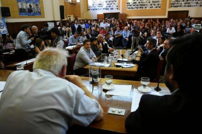 Entretelones de una sesi�n hist�rica donde el Concejo cant� victoria
