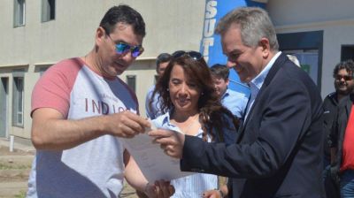 El intendente encabez� nueva entrega de viviendas