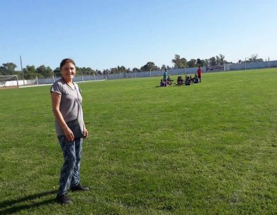Entrega de subsidio gestionado por la diputada Laura Aprile