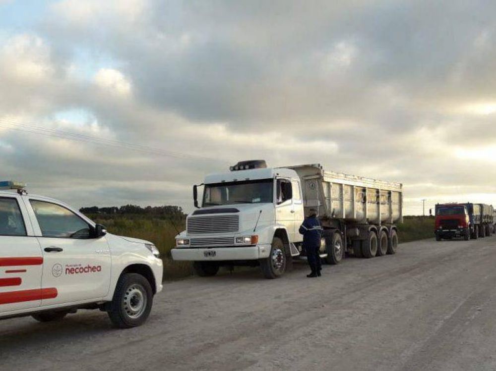 Secuestraron cinco camiones que intentaban retirar arena sin la habilitacin correspondiente
