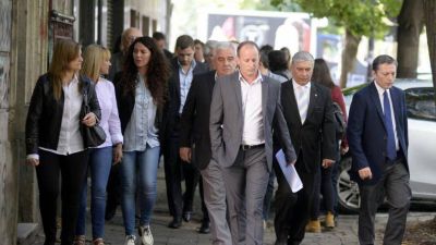 En alarma, el peronismo teme que Vidal desdoble y prepara una campa�a agresiva
