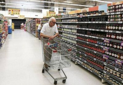 El dilema de los supermercadistas: no pagar bono, despedir empleados o bajar las persianas