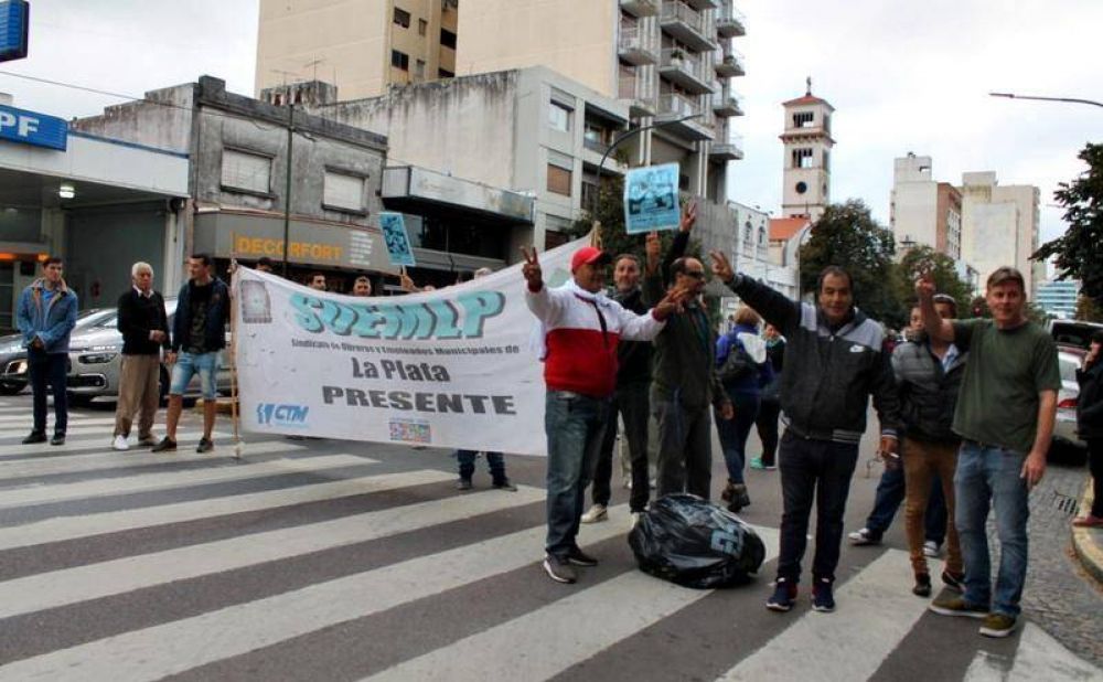 Trabajadores municipales de La Plata harn un paro contra el vergonzoso aumento del 24%