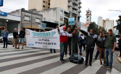 Trabajadores municipales de La Plata harán un paro contra el “vergonzoso aumento” del 24%