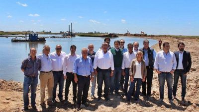 Junto a ministros bonaerenses e intendentes de la regi�n, Barroso recorri� obras del Salado
