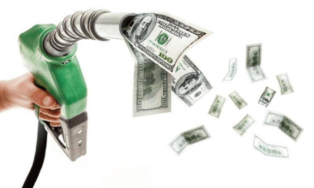 En el Congreso proponen desatar los combustibles del valor del dlar