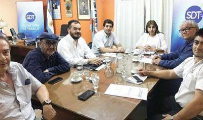 En La Rioja analizaron medidas para los trabajadores rurales en la producci�n de aceitunas