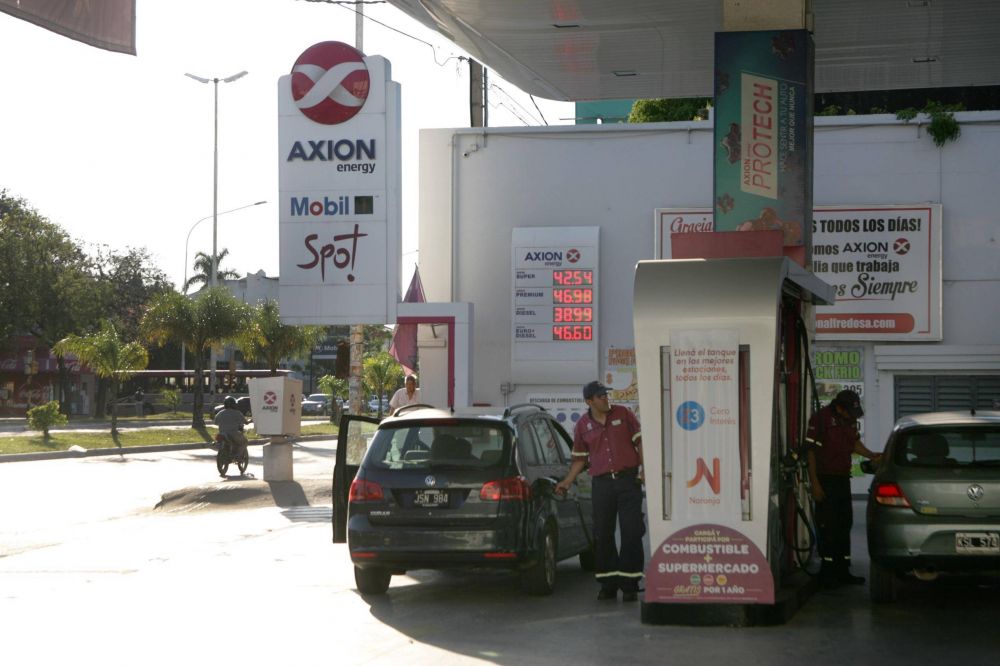 Axion baj los precios de sus naftas entre $1 y $2,73 por litro