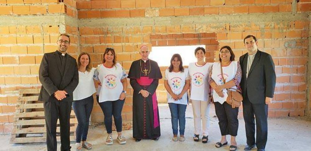 El Obispo Malfa entregó 200.000 pesos para el Merendero “San Juan Bautista”