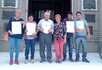 Se entregaron y firmaron nuevas escrituras a vecinos de distintos barrios