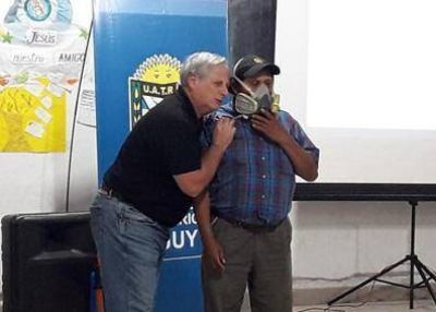 Trabajadores rurales capacitados sobre manejo seguro de productos fitosanitarios en Jujuy