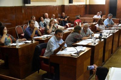 La oposici�n apoy� a los trabajadores y le pidi� a Arroyo que llame al di�logo