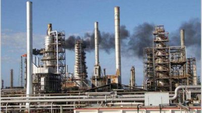 Petroleras negocian pagar menos por el crudo: puede haber otra baja de naftas