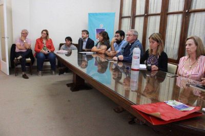 La mesa del di�logo del basural se reuni� con concejales marplatenses