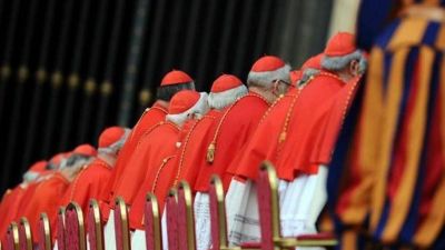 El �C9� se vuelve �C6�; el Papa �despide� a Pell, Err�zuriz y Monswengo