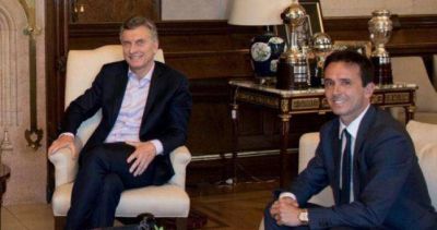 Sica corre a otro hombre de Triaca y Neuspiller se queda con la caja de las obras sociales