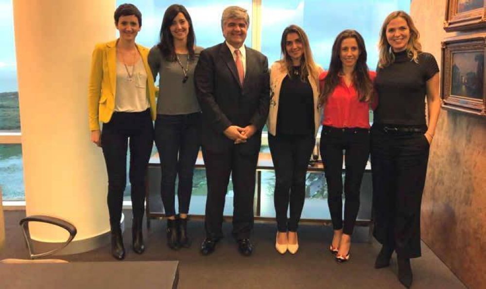 Operadoras de YPF: �La igualdad de g�nero se debe implementar en todas las �reas de la actividad de venta de combustibles�