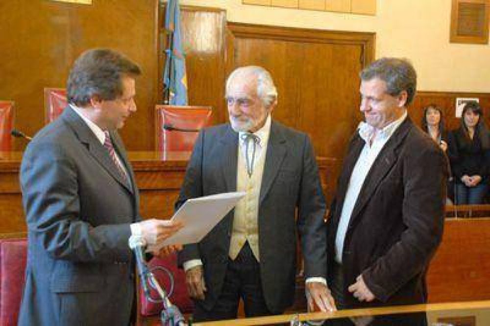 Willy Araoz Peralta Ramos recibi� la distinci�n de ciudadano ilustre