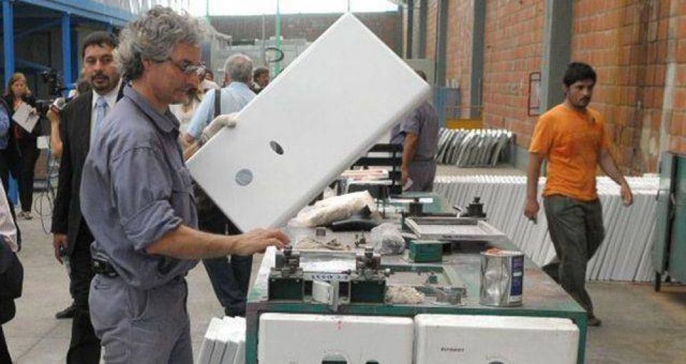 La crisis de Longvie arrastre a sus proveedores que ya pagan salarios con cheques a marzo