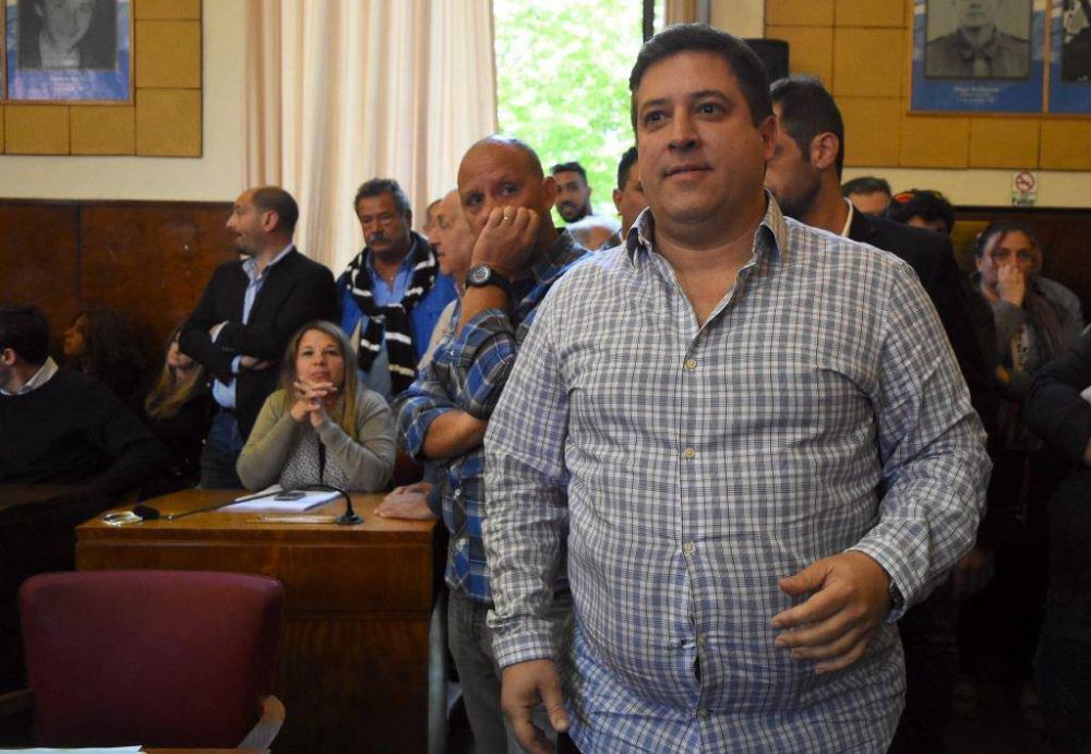 Mourelle acus� a los municipales y a los concejales de �repartirse� la plata de los vecinos