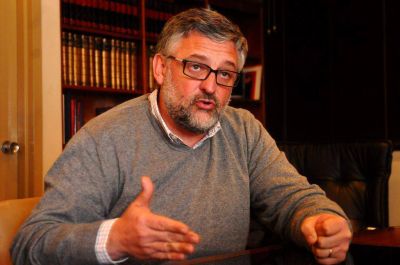 La provincia interviene en el conflicto con los Municipales: llamar� a una mesa de di�logo