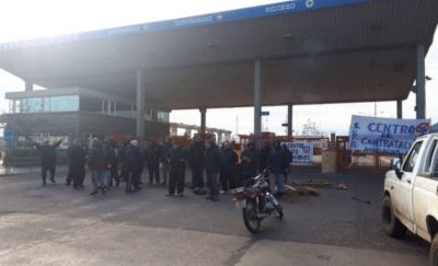 Estibadores cortan el acceso al puerto por tiempo indeterminado