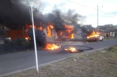 Incendiaron la casa de un supuesto violador en el barrio San Mart�n