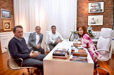 Cristina recibi� a intendentes del Conurbano y el interior y toma fuerza su candidatura