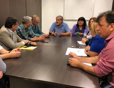 Rosca y gesti�n: el FR saca provecho del conflicto y se muestra con docentes