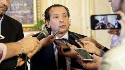 Dante Sica avanza con la 