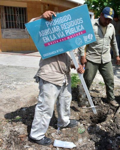 La Municipalidad instala carteles en distintos sectores de la ciudad para evitar la formaci�n de microbasurales