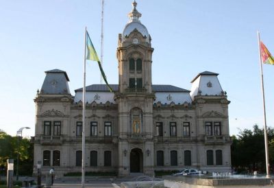 El presupuesto contempla m�s de 52 millones de pesos en cargos pol�ticos