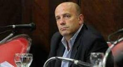El senador bahiense Andr�s De Leo compar� a Patricia Bullrich con Carlos Ruckauf y Aldo Rico