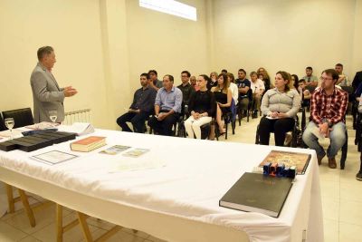 El Colegio de Ingenieros entreg� sus matr�culas a los nuevos profesionales
