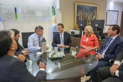 Massa junto al gobernador Peppo: �hay dos modelos de pa�s, el del trabajo o el de la timba del gobierno�