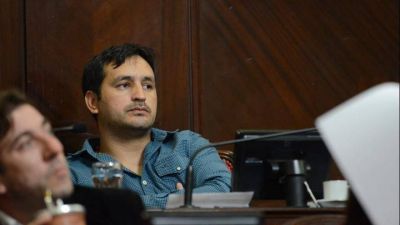 Senado: Para no perder el control de la caja, el confeso abusador de La C�mpora no renunciar� a su banca