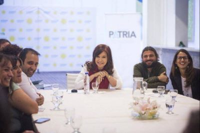 Grabois se mete en la interna del kirchnerismo platense, compromete a Bruera, y reflota la crisis de las inundaciones del 2013