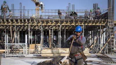 El Gobierno va por la reforma laboral, pero sin el Congreso