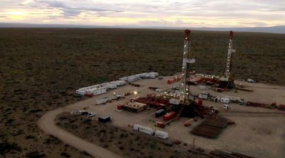 El Gobernador de Neuqu�n present� planes para impedir ajustes al precio del barril
