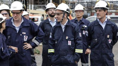 Iguacel visit� la refiner�a de AXION energy en Campana