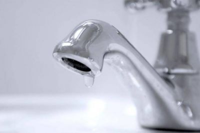La Defensoría del Pueblo pidió suspender la audiencia pública sobre el aumento de la tarifa del agua