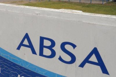 Con 32 grados y sin agua: vecinos de La Plata salen a la calle para protestar contra ABSA