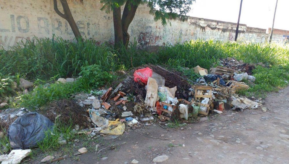 En la ciudad faltan canastos de basura comunitarios