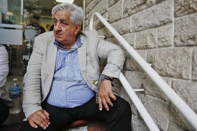 Por qu� Julio Piumato se encaden� en una comisar�a de Flores