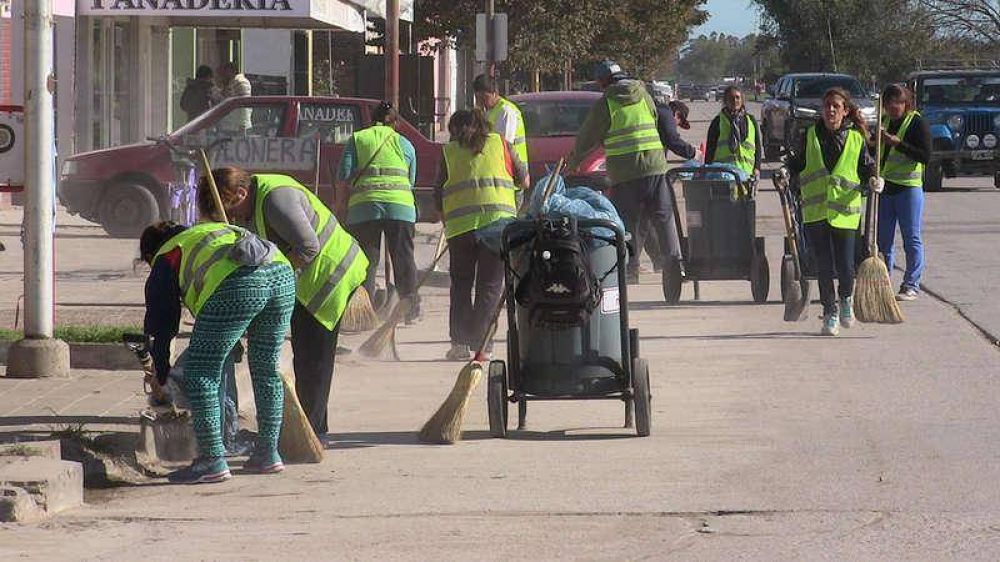 Servicios P�blicos realiza barrido, hormigonado y pintura de cordones 