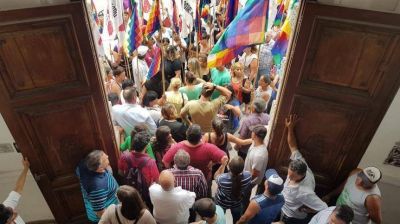 Municipio K ayuda s�lo a los necesitados locales, el resto ni siquiera lo intente